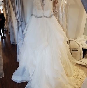 Eddy K. Wedding Gown, 28W, white